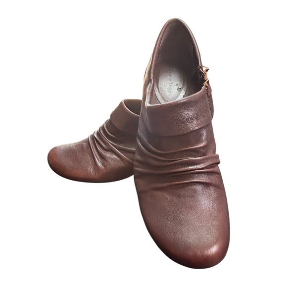 Bare Traps Leather Slip-On Heeled Booties Shoes Womens Size 9M Brown Classic - Picture 2 of 11
